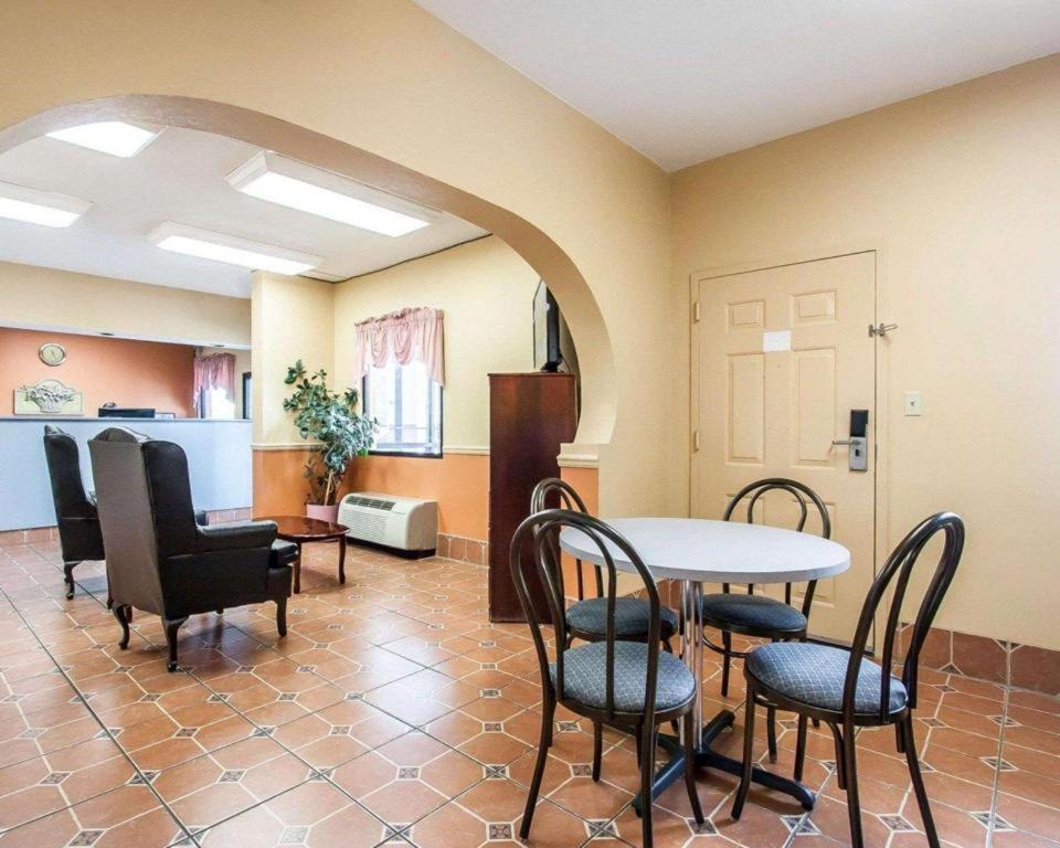Econo Lodge Inn & Suites I-20, Exit 73 ทัสคาลูซา ภายนอก รูปภาพ