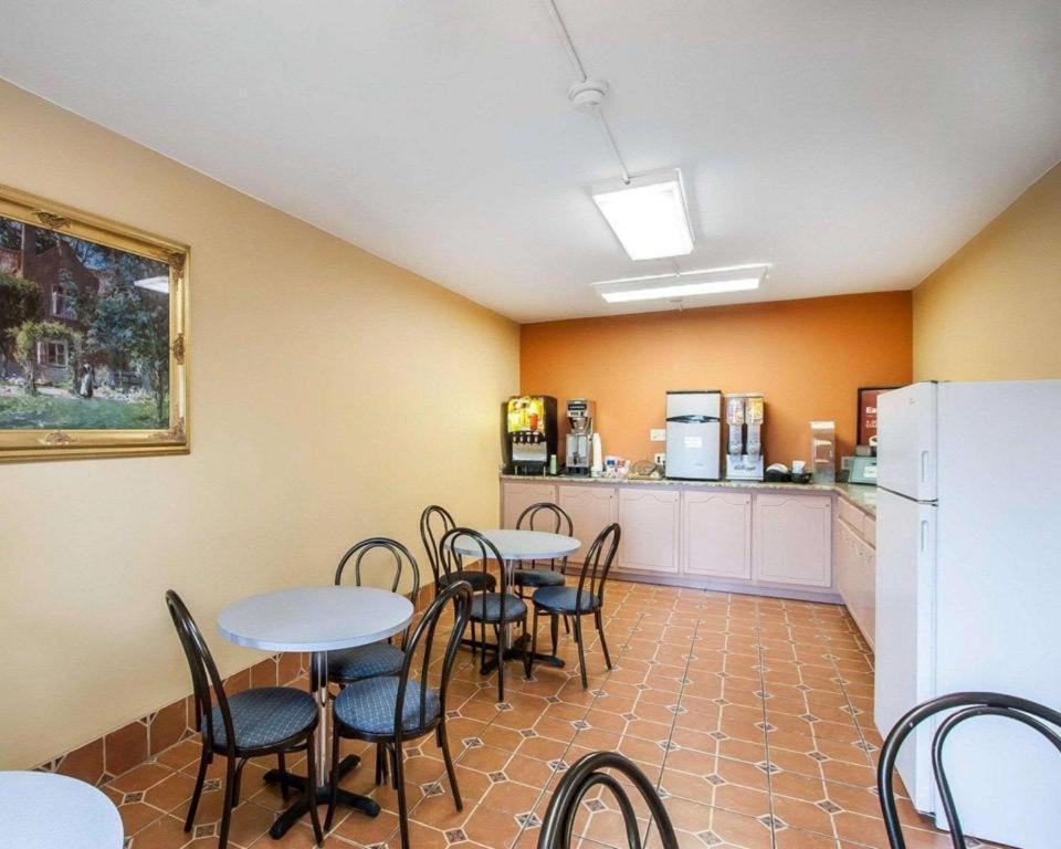 Econo Lodge Inn & Suites I-20, Exit 73 ทัสคาลูซา ภายนอก รูปภาพ