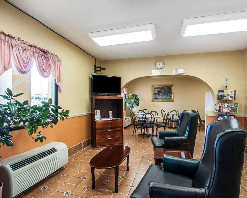 Econo Lodge Inn & Suites I-20, Exit 73 ทัสคาลูซา ภายนอก รูปภาพ