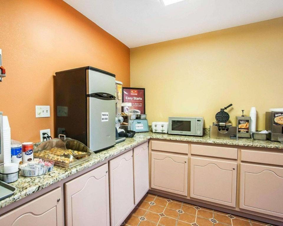 Econo Lodge Inn & Suites I-20, Exit 73 ทัสคาลูซา ภายนอก รูปภาพ