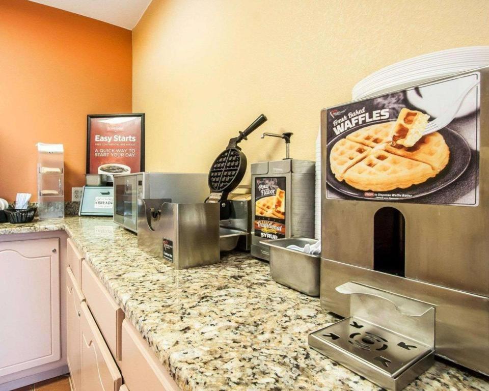 Econo Lodge Inn & Suites I-20, Exit 73 ทัสคาลูซา ภายนอก รูปภาพ