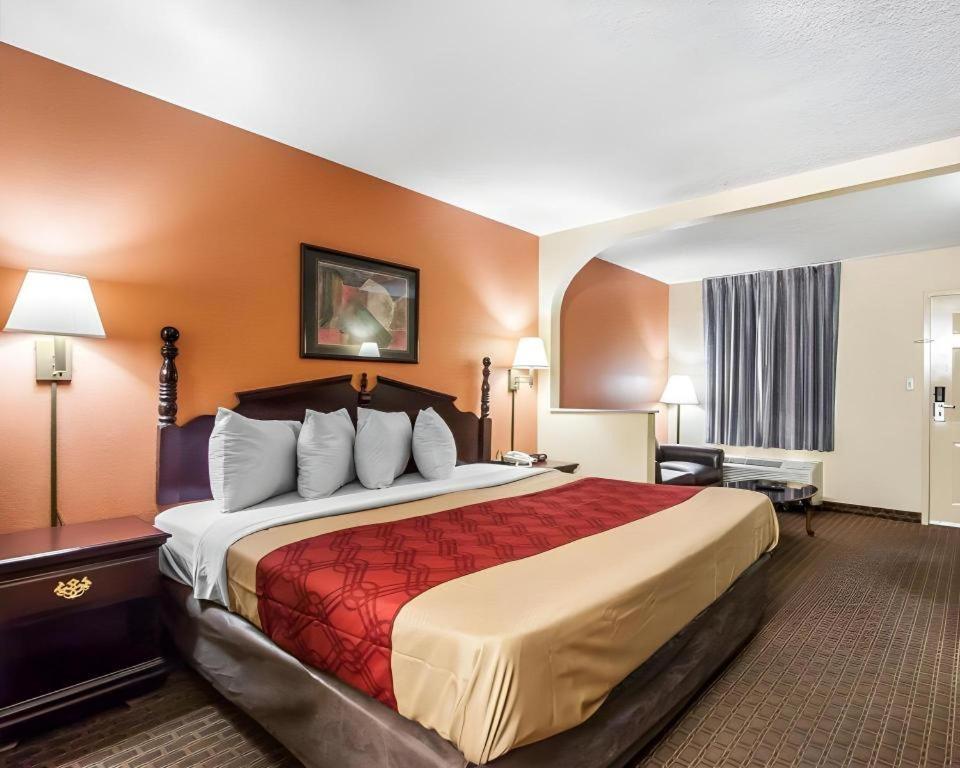 Econo Lodge Inn & Suites I-20, Exit 73 ทัสคาลูซา ภายนอก รูปภาพ