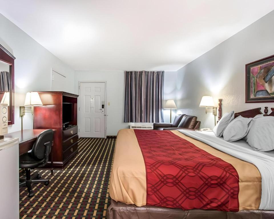 Econo Lodge Inn & Suites I-20, Exit 73 ทัสคาลูซา ภายนอก รูปภาพ