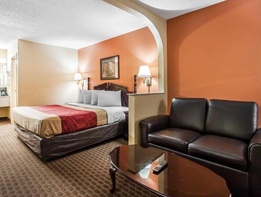 Econo Lodge Inn & Suites I-20, Exit 73 ทัสคาลูซา ภายนอก รูปภาพ