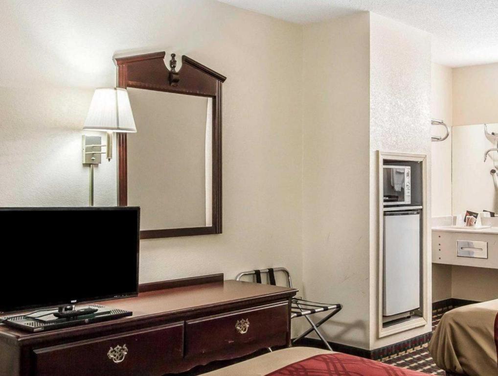 Econo Lodge Inn & Suites I-20, Exit 73 ทัสคาลูซา ภายนอก รูปภาพ