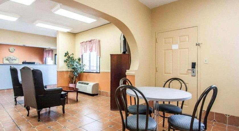 Econo Lodge Inn & Suites I-20, Exit 73 ทัสคาลูซา ภายนอก รูปภาพ