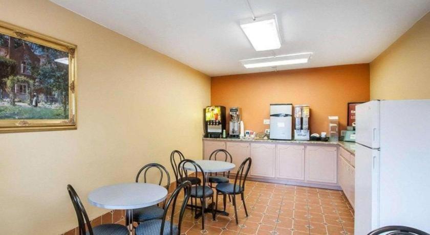 Econo Lodge Inn & Suites I-20, Exit 73 ทัสคาลูซา ภายนอก รูปภาพ
