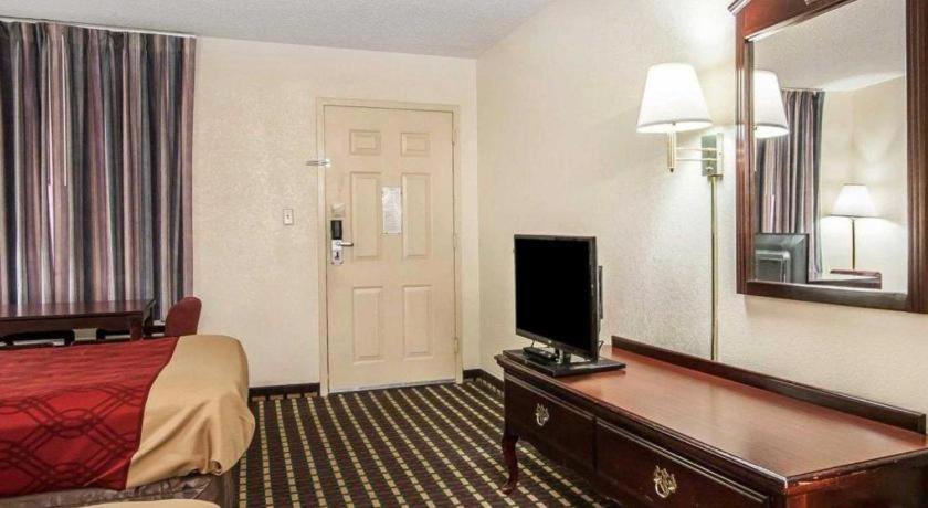 Econo Lodge Inn & Suites I-20, Exit 73 ทัสคาลูซา ภายนอก รูปภาพ
