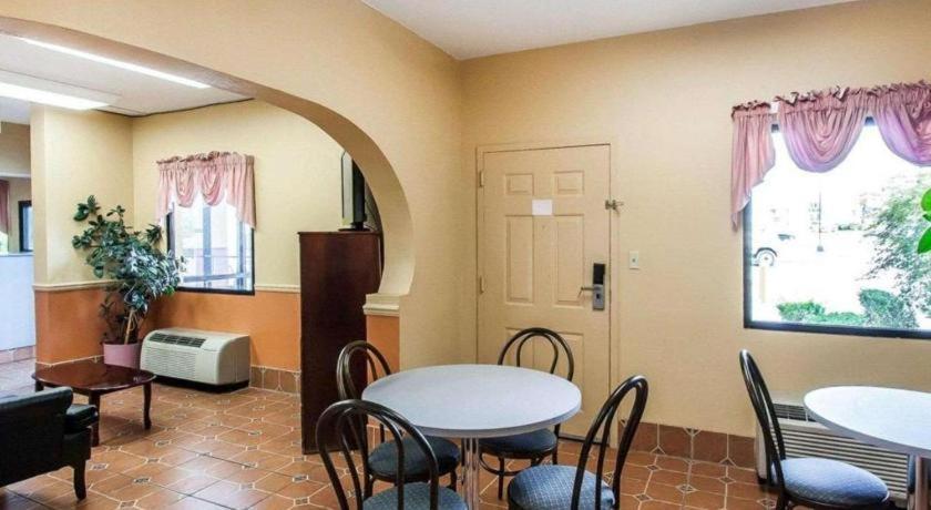 Econo Lodge Inn & Suites I-20, Exit 73 ทัสคาลูซา ภายนอก รูปภาพ