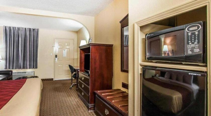 Econo Lodge Inn & Suites I-20, Exit 73 ทัสคาลูซา ภายนอก รูปภาพ